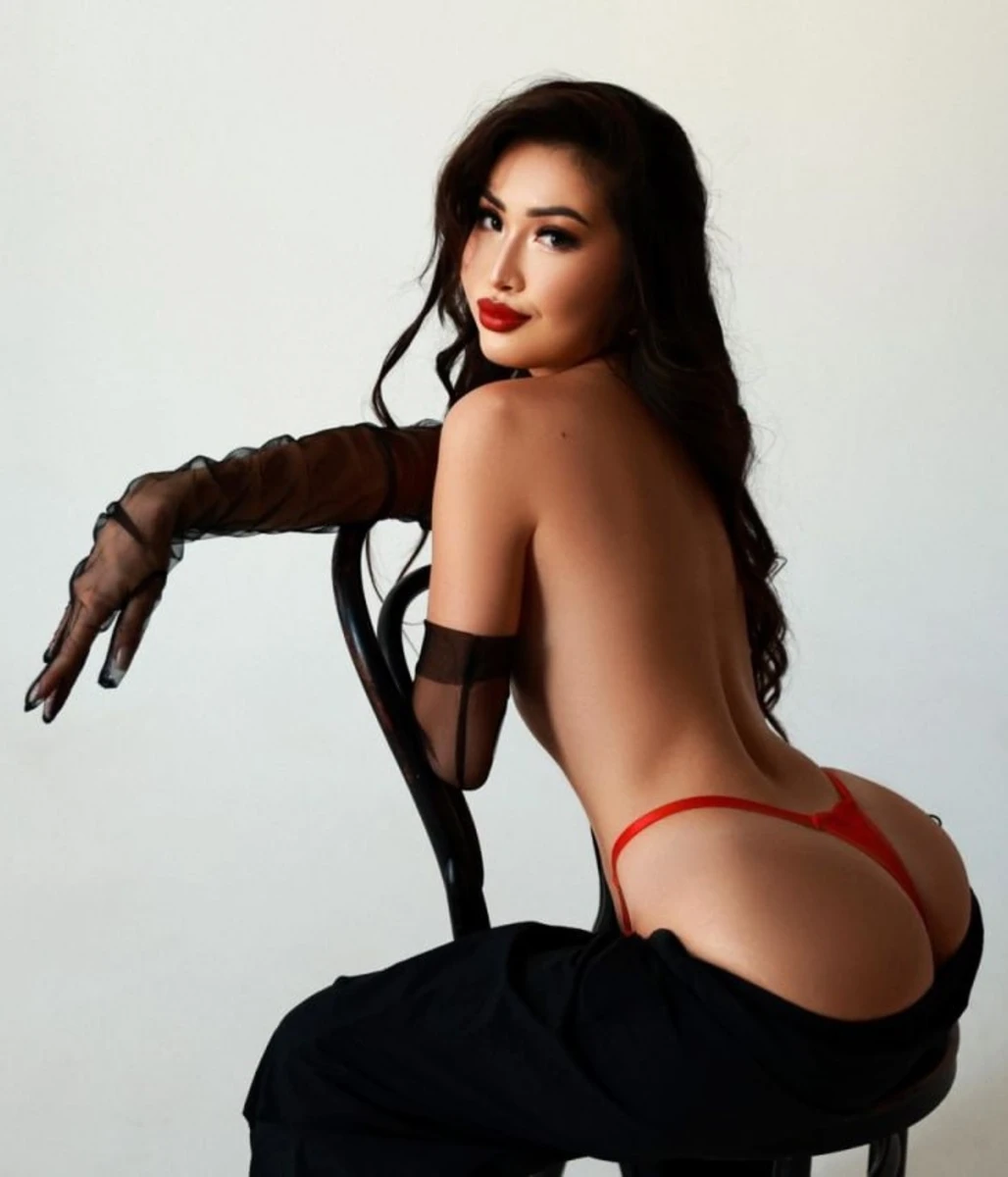 Adelina escort in London
