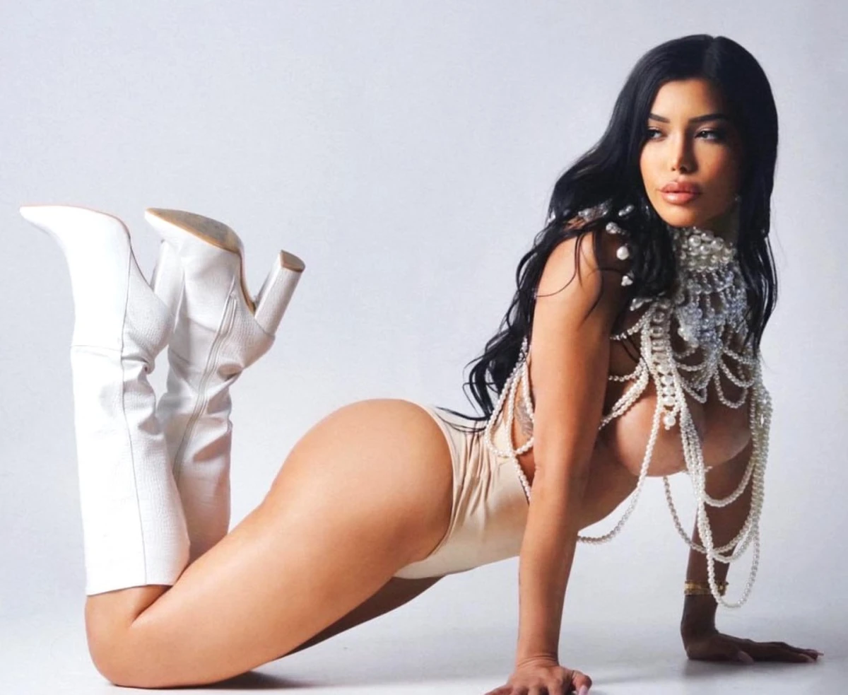 Adriana escort in London