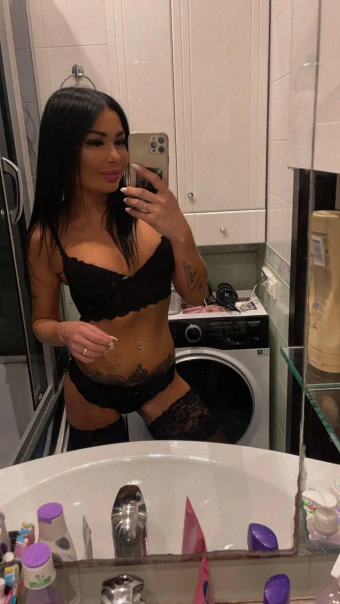 Alice escort in London