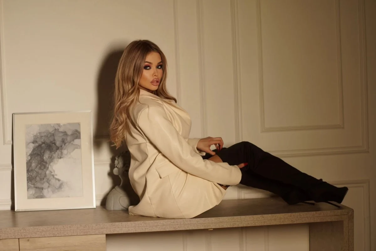 Kornelia escort in London