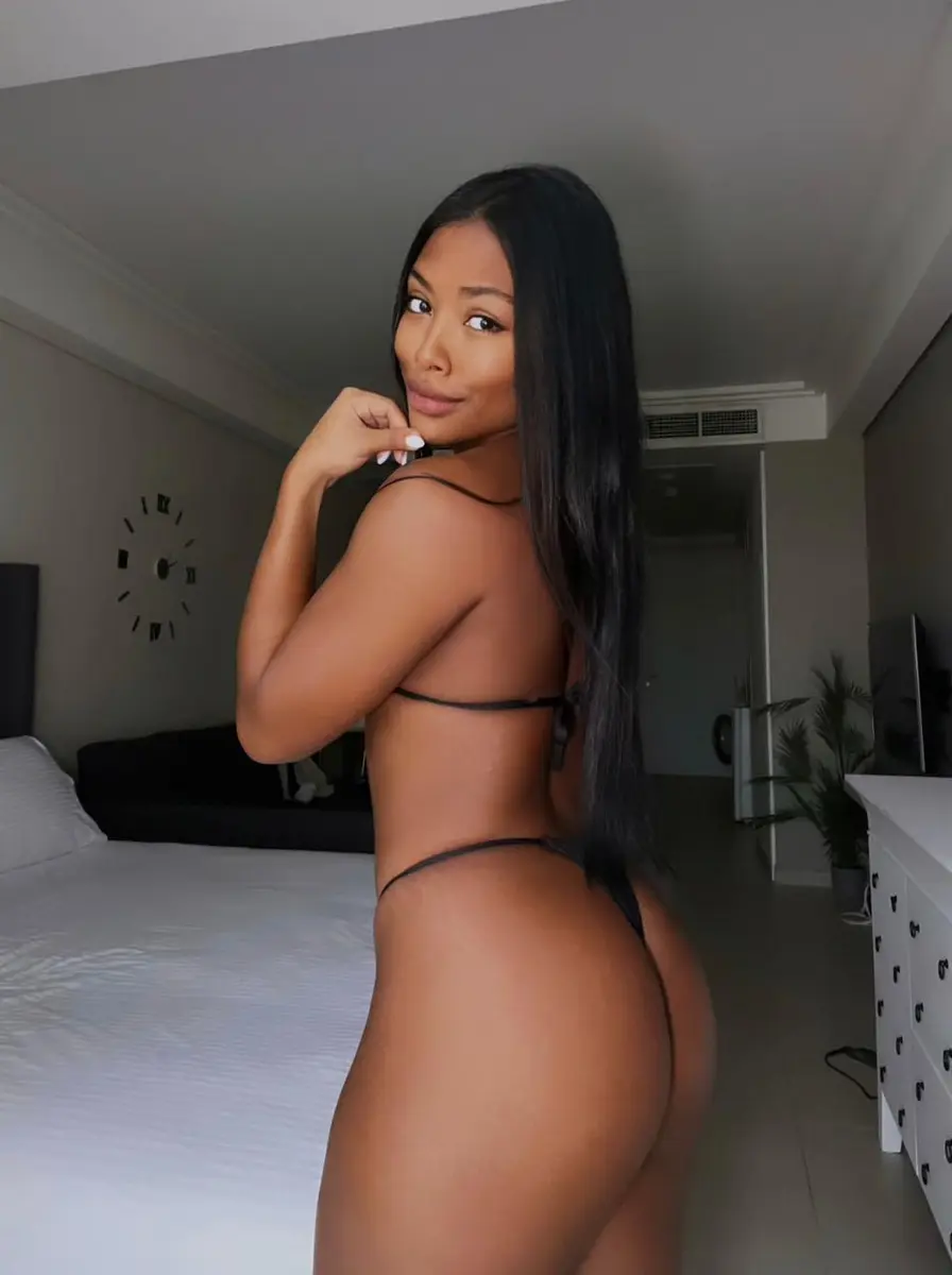 Naomi escort in London