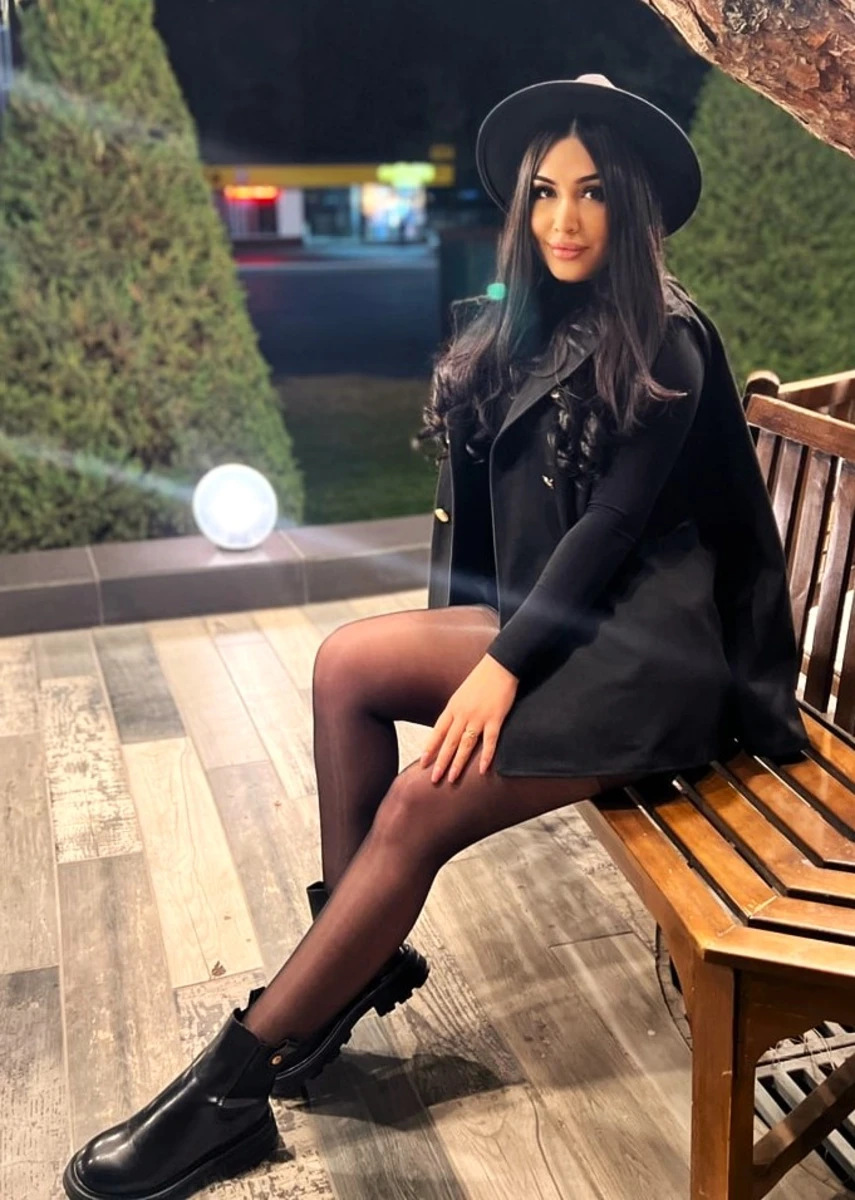 Sara escort in London