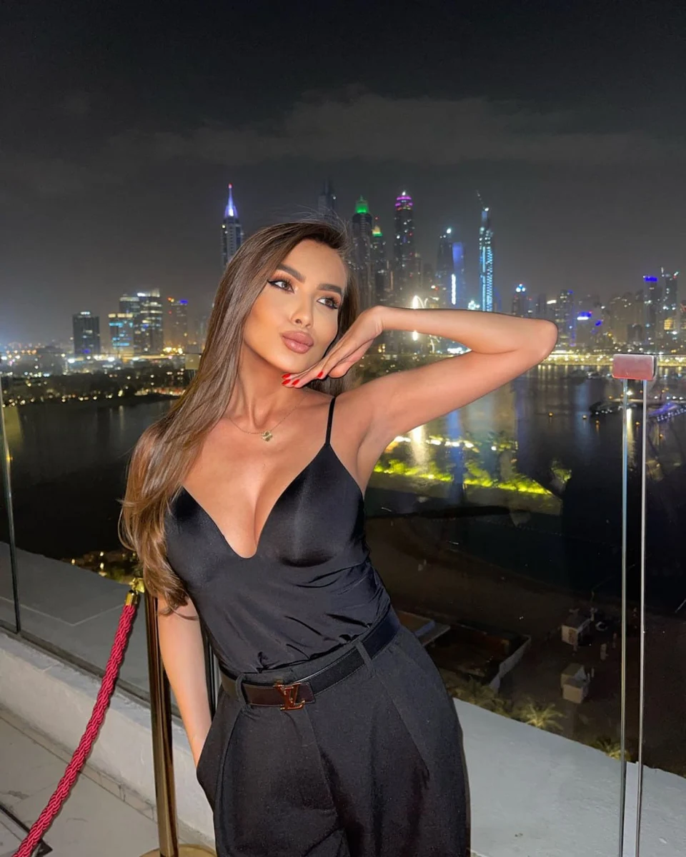 Simona escort in London