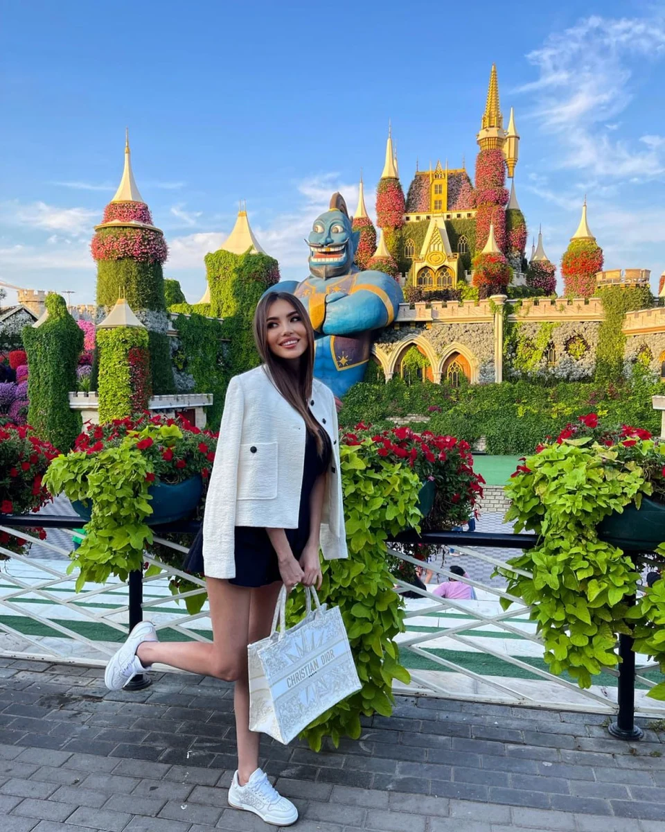 Simona escort in London